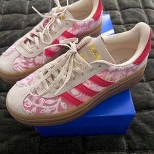Adidas Samba Women's Pink Floral Sneakers size 7